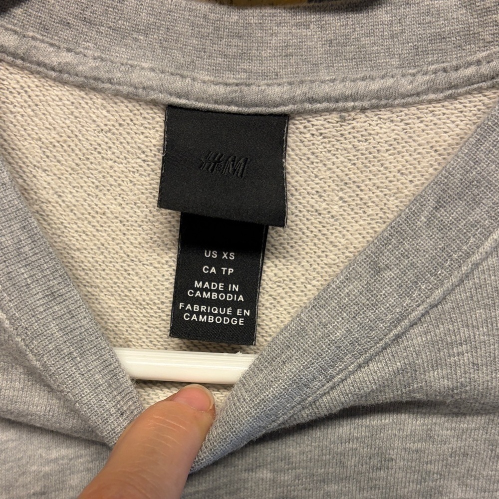 H&M Gray Sundown Graphic Sweatshirt | NWOT | Sz XS - Picture 2 of 3